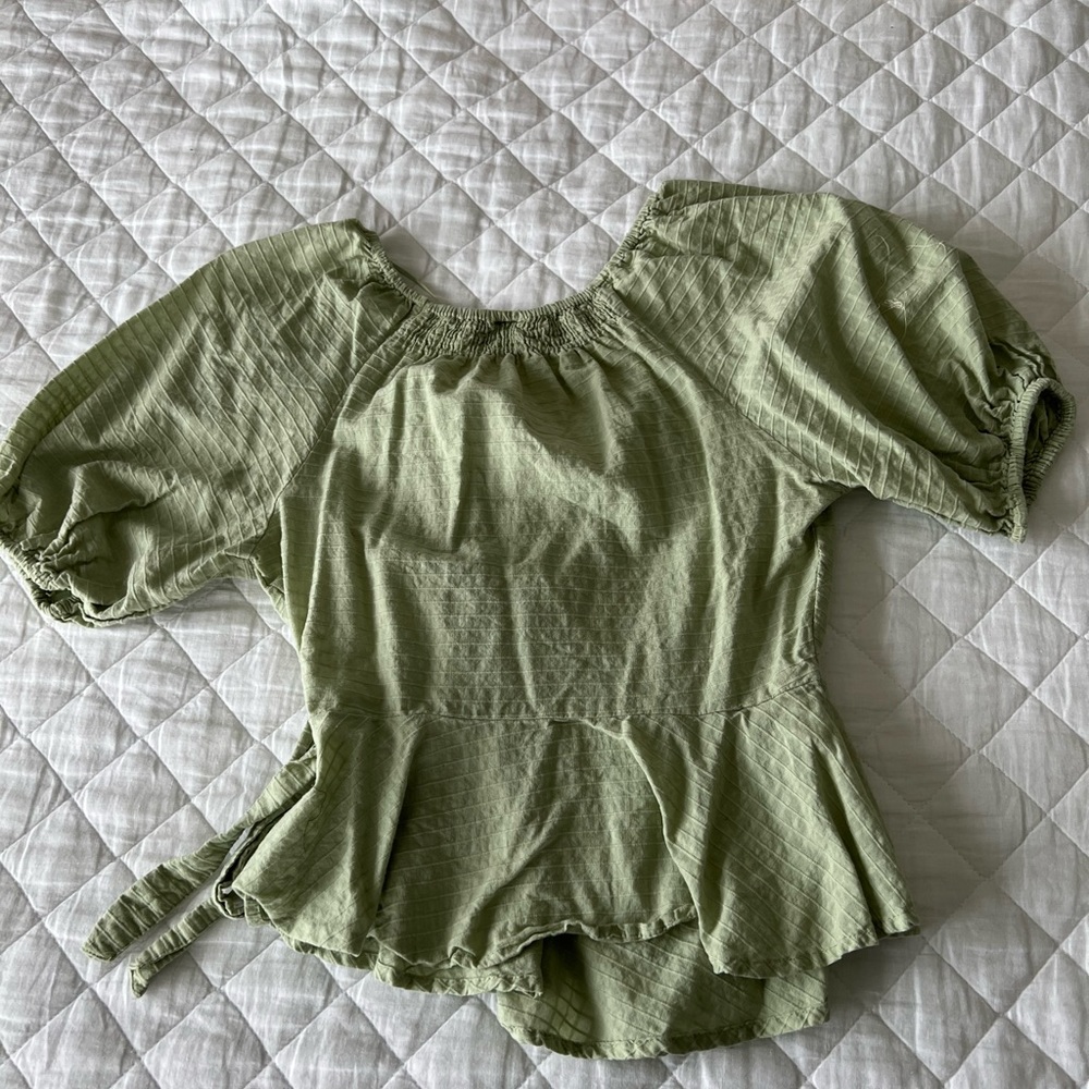 Universal Threads Spring Top - Picture 4 of 5